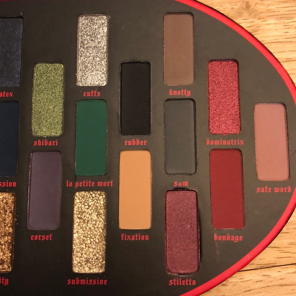 🆕 Kat Von D fetish palette - Picture 6 of 6